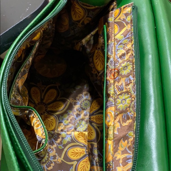 🌹SALE🌹Gorgeous Green Bag. Firm - Picture 4 of 11